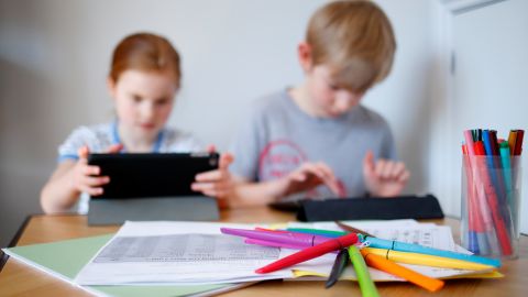 Сколько стоит собрать ребенка в первый класс: запасаемся самым необходимым