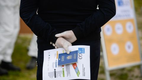 У МОЗ пояснили українцям, як потрапити в країну, де не визнають вашу COVID-вакцину