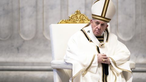 Папі Римському відправили конверт з трьома кулями