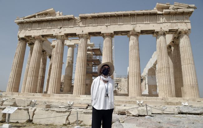 У Греції працівників туризму без щеплення будуть регулярно тестувати на COVID