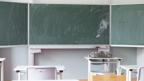 Не через COVID. У Харківській області декілька шкіл пішли на "дистанційку"