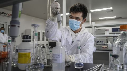 Теория об утечке коронавируса из китайской лаборатории "чрезвычайно маловероятна", - ВОЗ