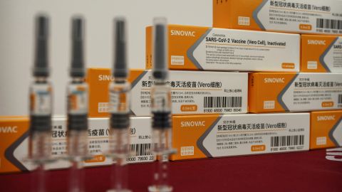 Филиппины ожидают первую партию китайской COVID-вакцины Sinovac