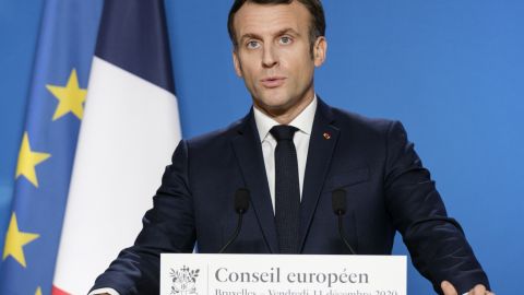 Макрон хочет собрать доказательства военных преступлений России в Украине