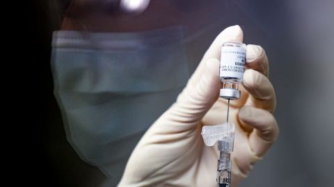 Во Франции шестеро детей получили передозировку COVID-вакцины: что с ними случилось