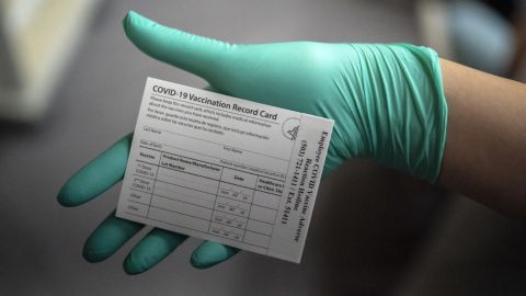 Греция и Румыния могут ввести собственные паспорта вакцинации