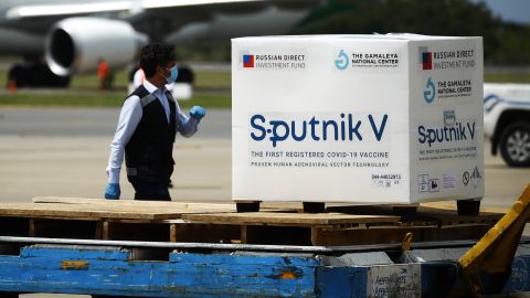 Россия использует "Спутник V" для политического влияния на Донбасс и Европу, - Шмыгаль