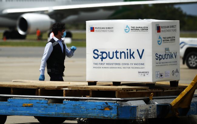 Россия использует "Спутник V" для политического влияния на Донбасс и Европу, - Шмыгаль