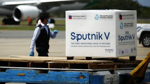 Регулятор ЄС може відкласти схвалення російської вакцини "Супутник V", - Reuters