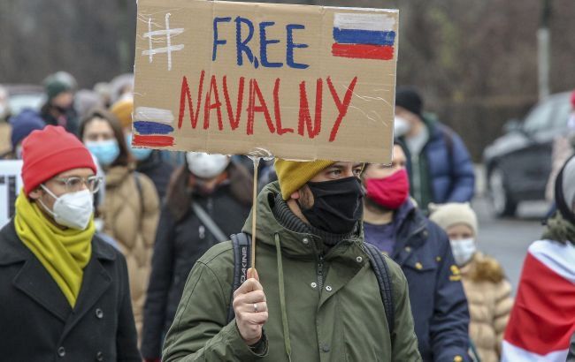 На акции в поддержку Навального в Санкт-Петербурге жестко задержали не менее 42 человек
