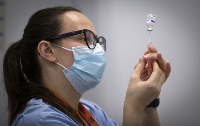 Выбрасывают в мусор: врач шокировала ситуацией с вакцинами в Украине