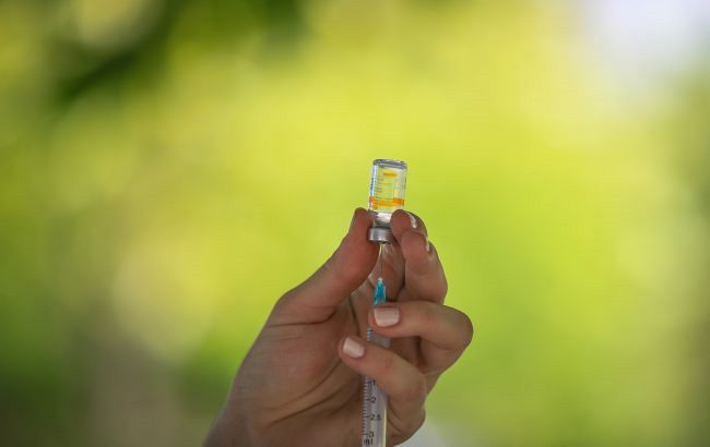На Закарпаття вакцину CoronaVac привезуть 14-15 квітня: кого прищеплять в першу чергу