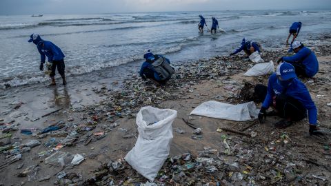 Микропластик повсюду. Ученые исследовали воздух на "чистой станции" во французских Пиренеях