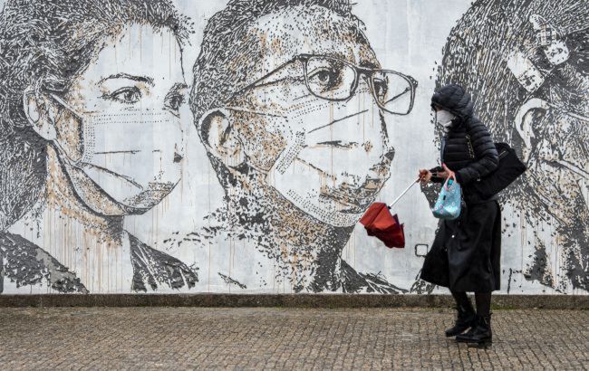 Нидерланды возвращают масочный режим в общественных местах