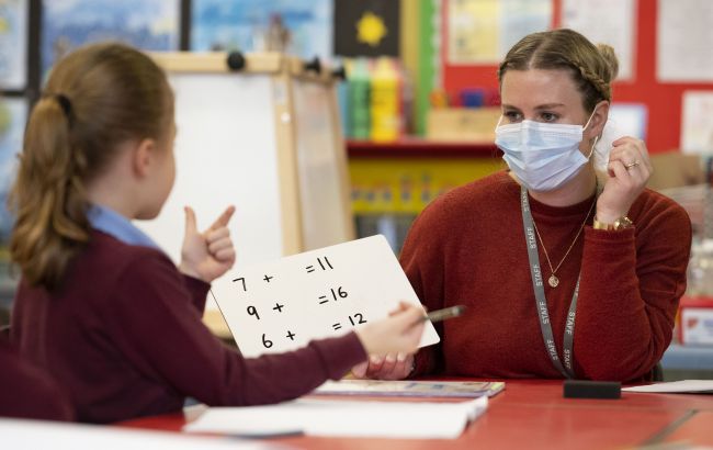В Британии ввели масочный режим для учебных заведений