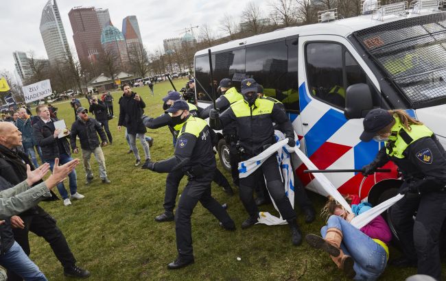 Багатотисячний мітинг в Нідерландах: поліція затримала ще понад 500 людей