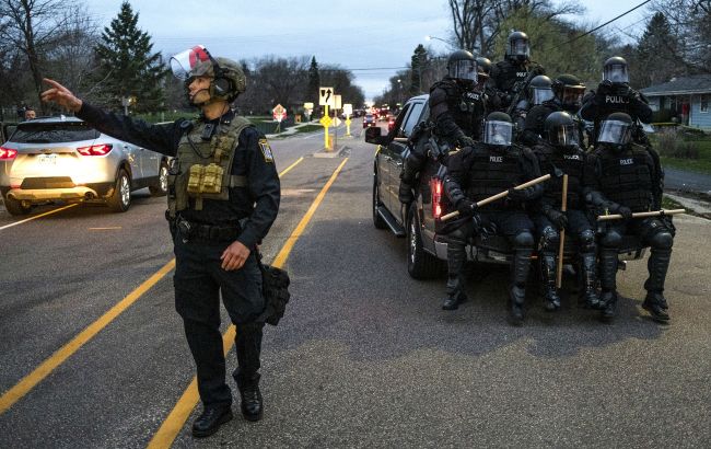 Хімзброя часів В'єтнаму: у США правоохоронці закупили спецзасоби на мільйони доларів