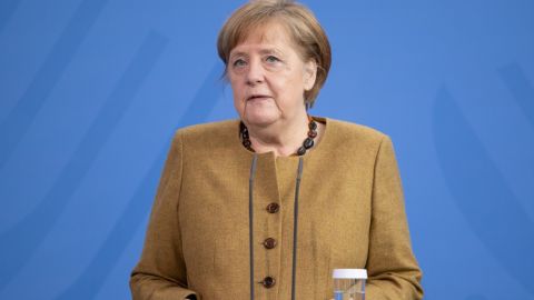 Получит орден от Зеленского и обсудит Донбасс: детали визита Меркель в Украину