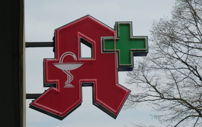 Почему именно змея стала символом аптек и медицины: история, которая вас точно поразит