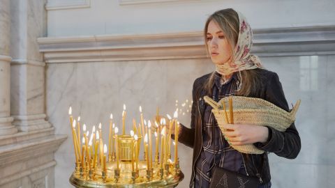 Чи можна жінкам під час менструації ходити в церкву: у ПЦУ спростували міф