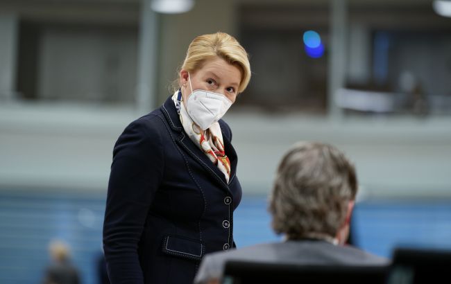 Німецький міністр йде у відставку після звинувачень у плагіаті, - Focus