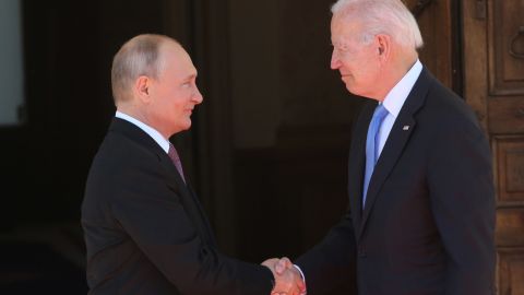 Байден и Путин согласились на саммит по безопасности, предложенный Макроном