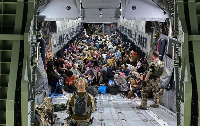 Держдеп США закриває офіс допомоги афганським біженцям: Bloomberg дізналося деталі