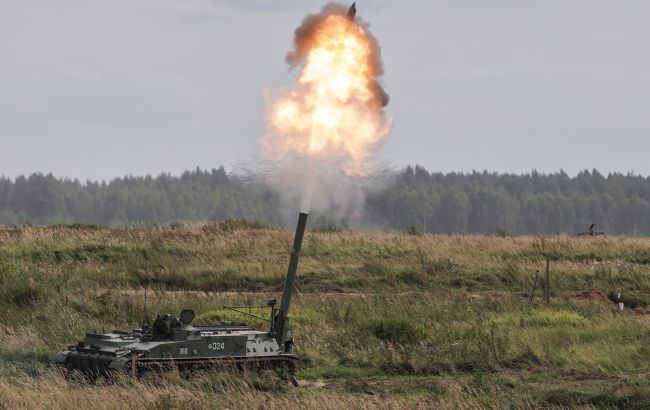 Українські військові знищили російський самохідний міномет "Тюльпан" з артилерії (відео)