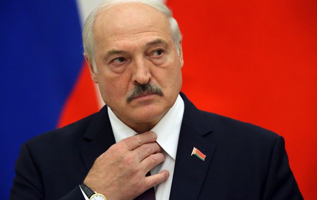 Лукашенко придумал, зачем ему А-50: не приближался к Украине и работал с "пробоиной в корпусе"