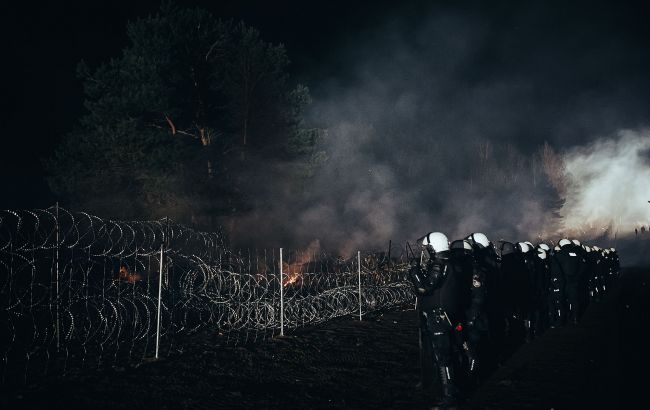 Помогали спецслужбы Беларуси: группа мигрантов дважды за сутки пересекла границу Польши