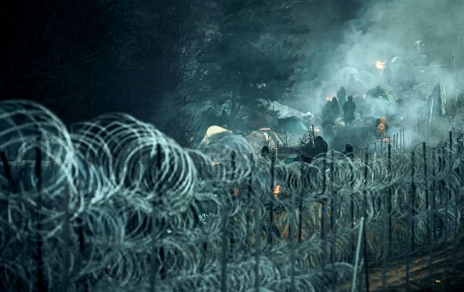 В Польше показали, как белорусские силовики помогают мигрантам прорывать границу