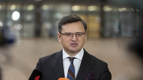 Кулеба: за спроби визнати присутність Росії на АЕС України будемо бити по руках