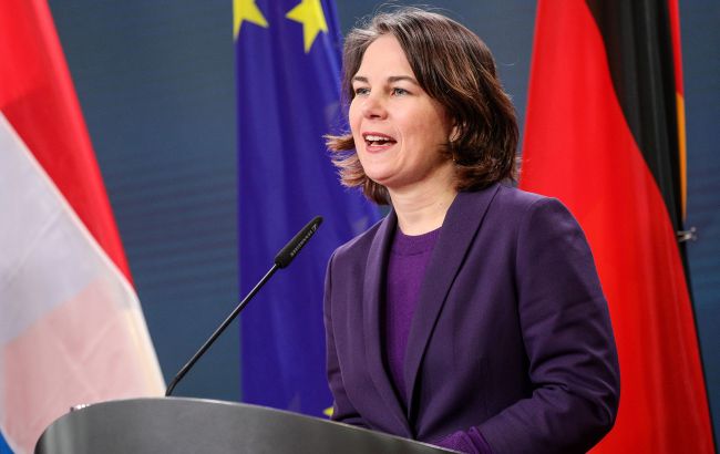 Германия пообещала принять всех украинских беженцев