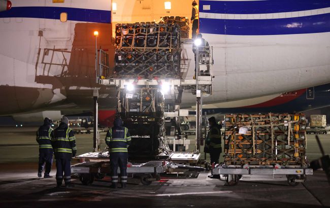 Чи погодиться Трамп на придбання Європою зброї для України: експерт відповів