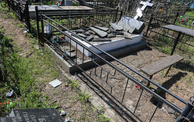 Святкували день народження: під Одесою п'яні підлітки рознесли цвинтар
