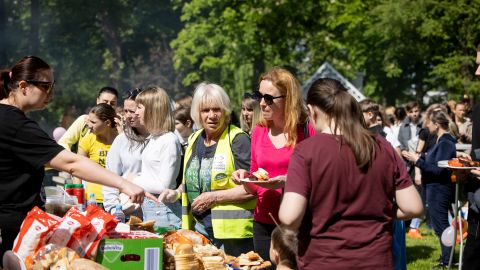Навряд чи залишаться. Скільки біженців задоволені життям у Польщі: дослідження