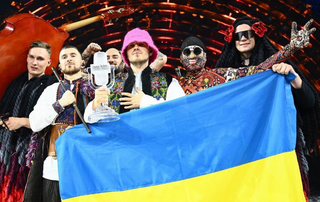 Kalush Orchestra продали кришталевий мікрофон Євробачення-2022: скільки виручили для ЗСУ