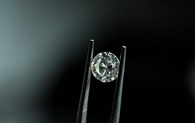 Прибуток найбільшого російського виробника алмазів почав падати після санкцій