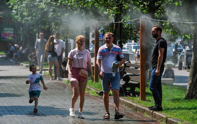 Коли в Україні спаде спека і поллють дощі: синоптики назвали дату