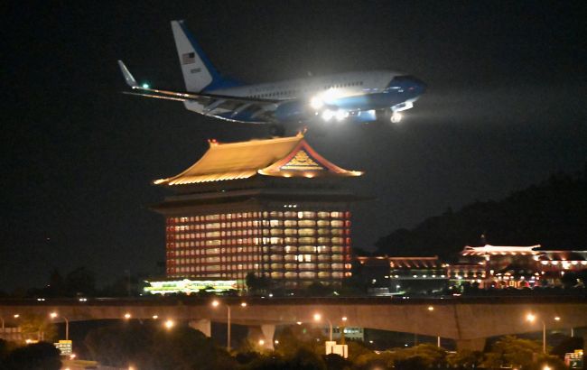 Новые угрозы и военные учения: как Китай отреагировал на визит Пелоси на Тайвань