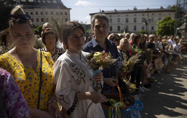 Винесення чесних древ Хреста Господнього та Маковія: яке свято 1 серпня, у кого день ангела та що робити не можна