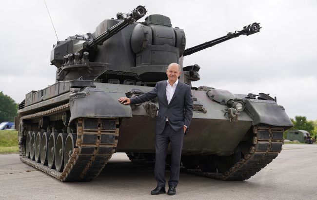 Шольц побывал у украинских бойцов, обучающихся в Германии