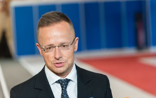 У відповідь на критику за поїздки в РФ. Сіярто звинуватив посла США у "пропаганді війни"