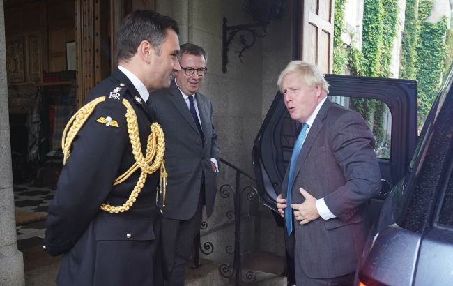 Британська королева прийняла відставку Бориса Джонсона