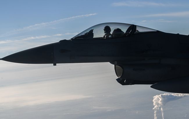 Когда украинские летчики завершат обучение на F-16 в США: в Воздушных силах назвали сроки