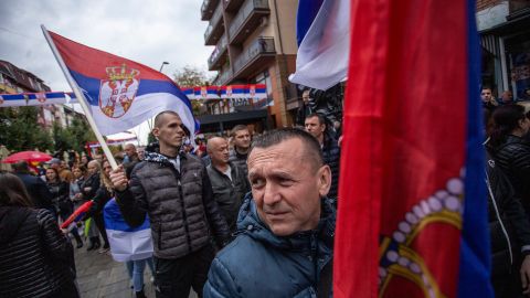 Місія НАТО збільшила присутність на півночі Косова через мітинг сербів