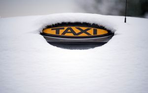 У Києві та Львові ціни на таксі злетіли через негоду: скільки доведеться заплатити