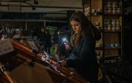 Бизнес на генераторах: как работают сервисы в Украине без света и где понадобится наличка