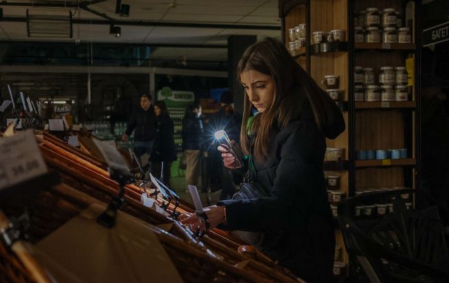 Бізнес на генераторах: як працюють сервіси в Україні без світла та де знадобиться готівка