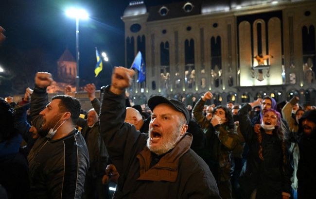 В Грузии протестующие решили начать "осаду парламента"